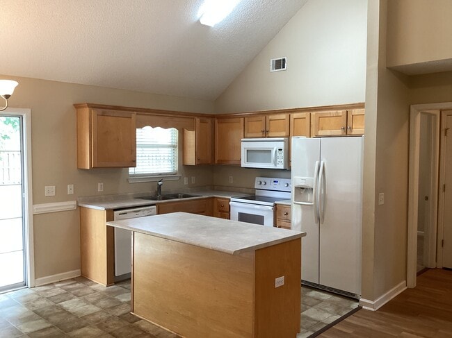 40 Lancaster Way in Richmond Hill, GA - Building Photo - Building Photo