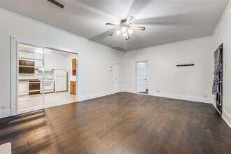 904 W Hickory St in Denton, TX - Building Photo - Building Photo
