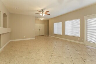 9007 Snowtrack Ave in Las Vegas, NV - Building Photo - Building Photo