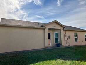 329 Grand Canal Dr in Kissimmee, FL - Building Photo - Building Photo
