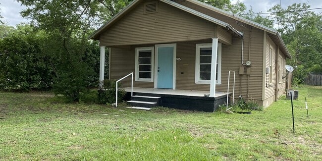 property at 985 N Chamberlain St