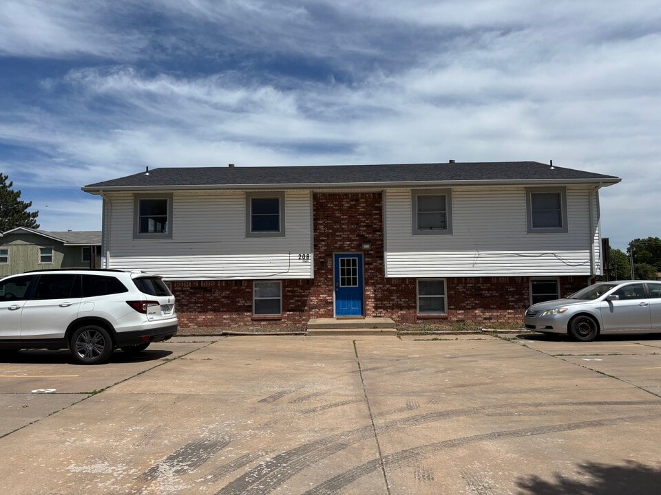 208 N Brunswick St, Unit 208 Brunswick #1 in Wichita, KS - Building Photo