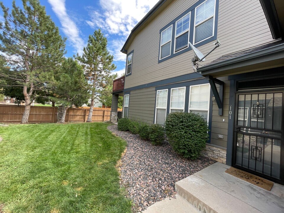2113 S Fulton Cir in Aurora, CO - Foto de edificio