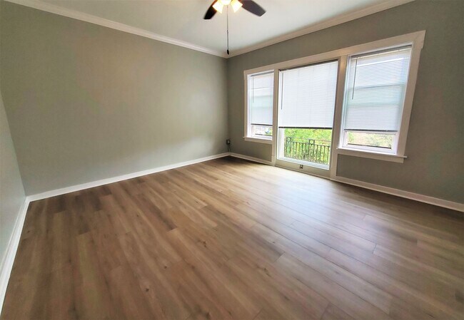2064 W Hutchinson St in Chicago, IL - Building Photo - Building Photo