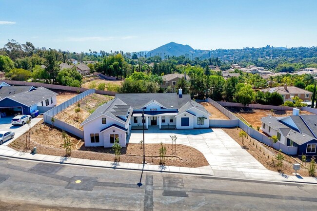 655 Hamilton Ln in Escondido, CA - Building Photo - Building Photo