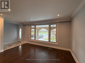 1083 Birchmount Rd in Toronto, ON - Building Photo - Building Photo