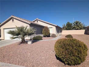 1940 Tallow Tree Ave in North Las Vegas, NV - Foto de edificio - Building Photo