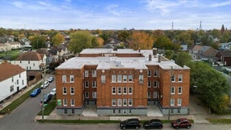 2215 Lansing St in Detroit, MI - Building Photo