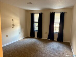 45 Highland St in West Hartford, CT - Building Photo - Building Photo