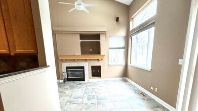 3015 Kentshire Cir in Naperville, IL - Foto de edificio - Building Photo