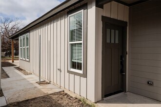 380 N Dallas St in Palmer, TX - Building Photo - Building Photo