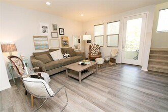 213 Royal Glen in Escondido, CA - Building Photo - Building Photo