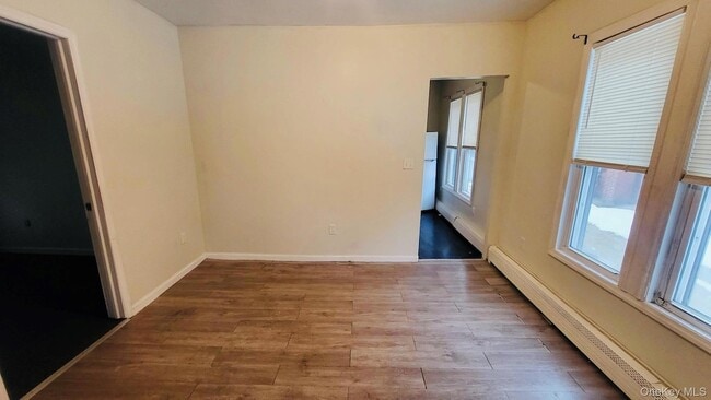 122 Smith St in Poughkeepsie, NY - Foto de edificio - Building Photo