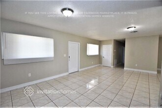 330 NW 196th St in Miami, FL - Building Photo - Building Photo