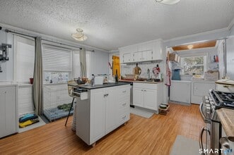 349 Naubuc Ave in Glastonbury, CT - Building Photo - Building Photo