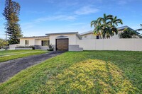 2190 NE 169th St in North Miami Beach, FL - Building Photo - Building Photo