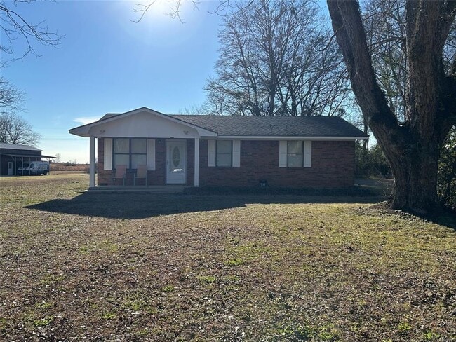 1100 Ashurst Bar Rd in Tallassee, AL - Building Photo - Building Photo