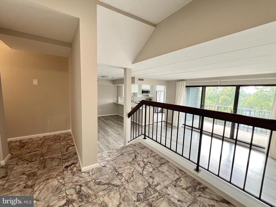 118 Roberts Ln in Alexandria, VA - Building Photo