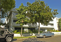 7531 Hampton Ave in Los Angeles, CA - Foto de edificio - Building Photo