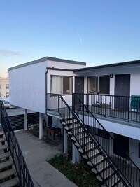 520 Hermosa Ave in Hermosa Beach, CA - Foto de edificio - Building Photo