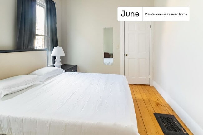 Private bedroom in 3 bed/2 bath Home in Boston, MA - Building Photo - Building Photo