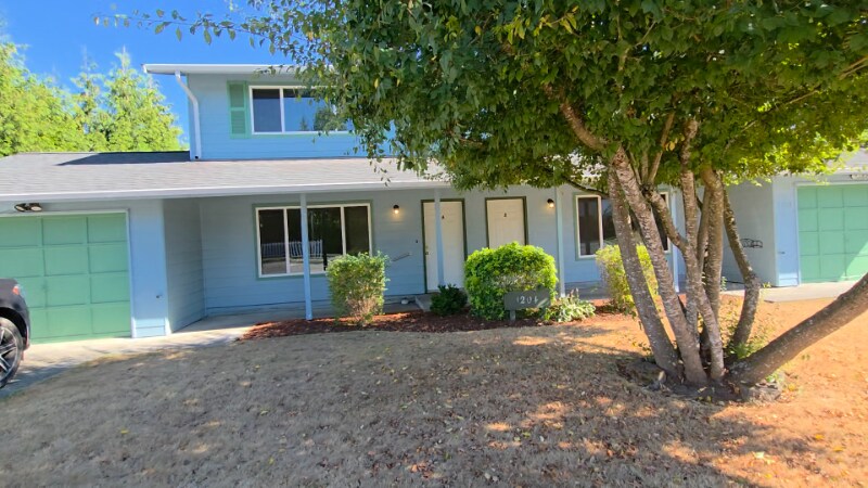 1204 Short St in Marysville, WA - Building Photo