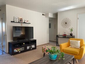 6211 Telegraph Ave, Unit 24 in Oakland, CA - Foto de edificio - Building Photo