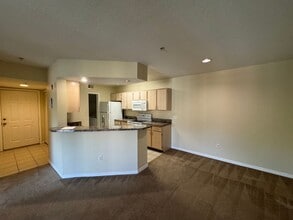 700 Crest Pines Dr in Orlando, FL - Building Photo - Building Photo
