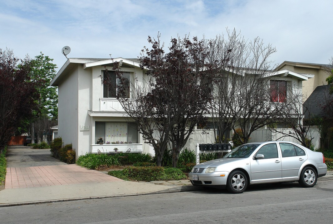 2421 Elden Ave in Costa Mesa, CA - Foto de edificio