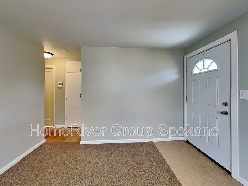 5828 N Milton St in Spokane, WA - Foto de edificio