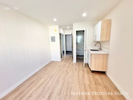 400 S Berendo St, Unit 305 in Los Angeles, CA - Building Photo