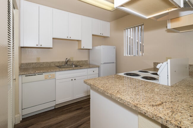 Fulton Oaks Apartments in Sacramento, CA - Foto de edificio - Interior Photo