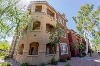 5401 E Van Buren St in Phoenix, AZ - Foto de edificio - Building Photo