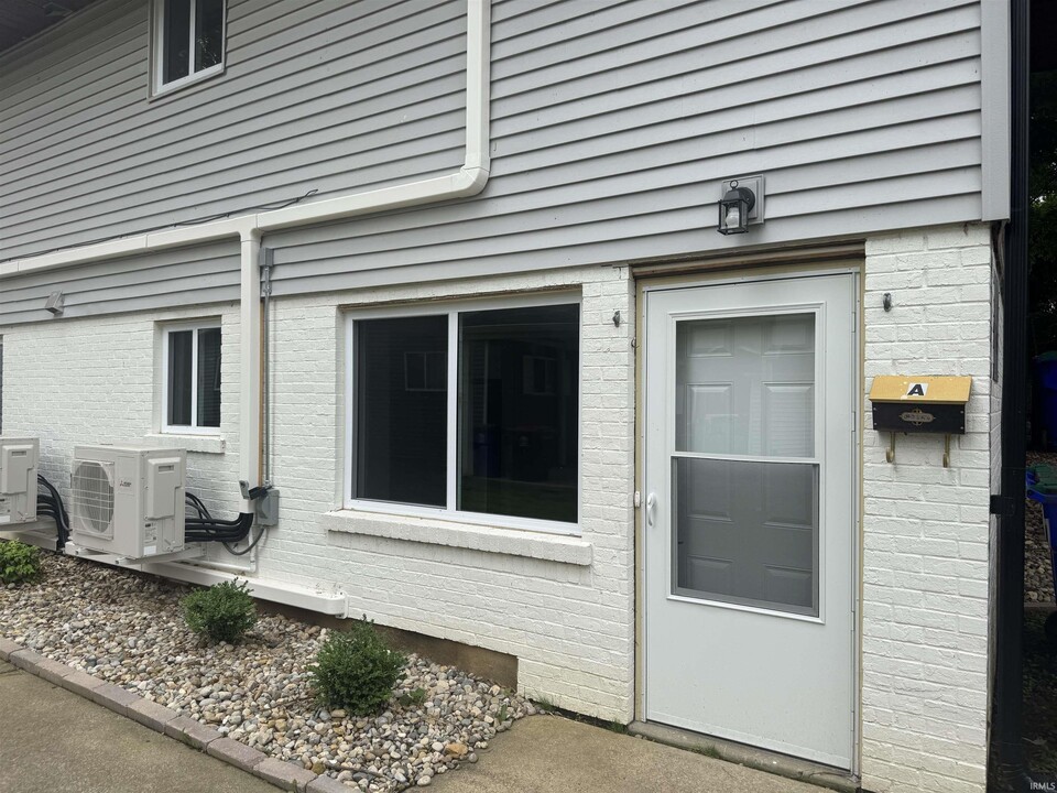 423 N Cypress St in Newburgh, IN - Building Photo