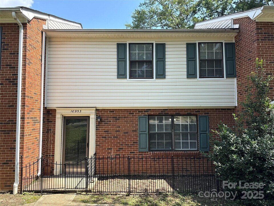 10953 Park Rd in Charlotte, NC - Building Photo