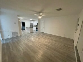 4536 SW 24th Ave in Fort Lauderdale, FL - Building Photo - Building Photo