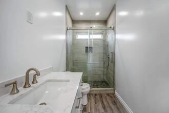 1350 Western Ave in Glendale, CA - Building Photo - Building Photo