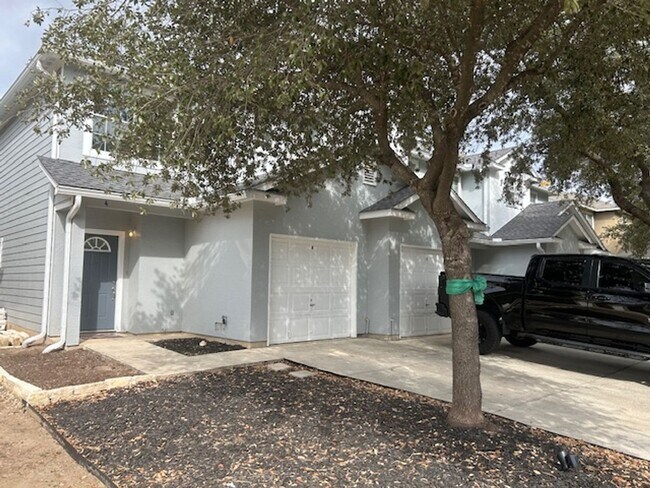 7811 Kingsbury Wood in San Antonio, TX - Building Photo - Building Photo