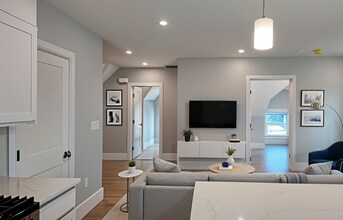 28 Brooks St, Unit 3 in Boston, MA - Building Photo - Building Photo