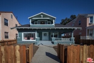 1075 1/2 Leighton Ave in Los Angeles, CA - Building Photo