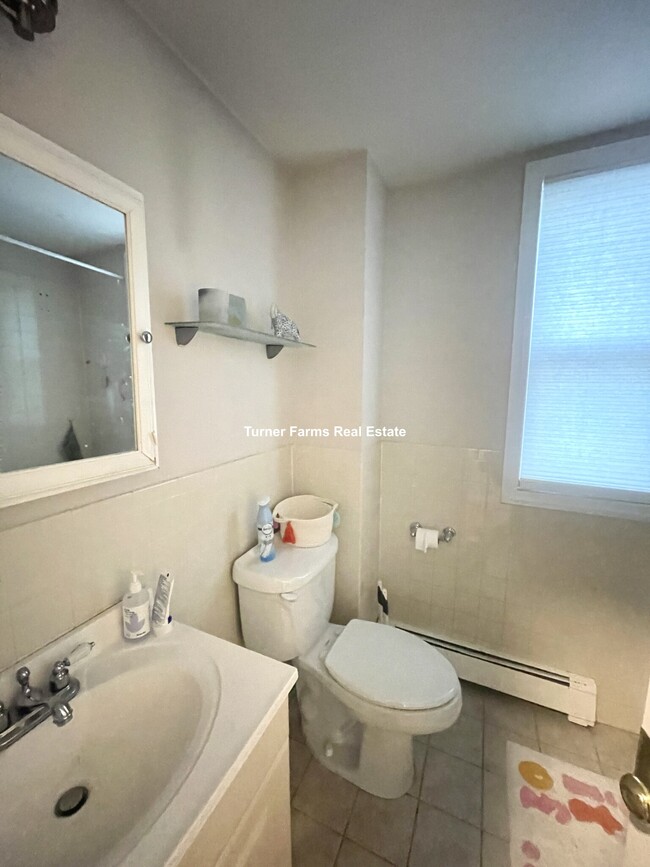 267 E Cottage St, Unit 3 in Boston, MA - Foto de edificio - Building Photo