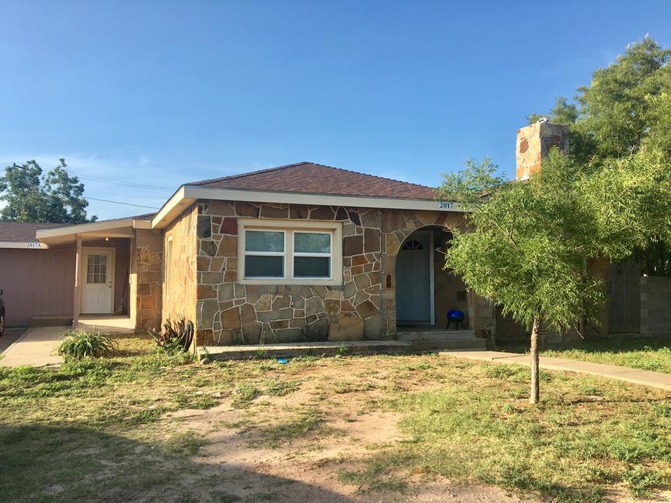 2017 W 10th St in Odessa, TX - Building Photo