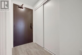 4878 Powers Cmn in Burlington, ON - Building Photo - Building Photo