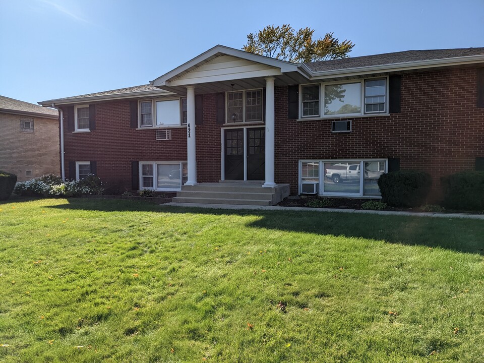 421 Bethel Dr in Joliet, IL - Building Photo