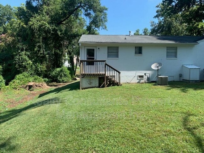 1813 Walker Ave in Greensboro, NC - Building Photo - Building Photo