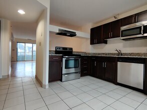 146 North Beacon St, Unit B4 in Boston, MA - Foto de edificio - Building Photo