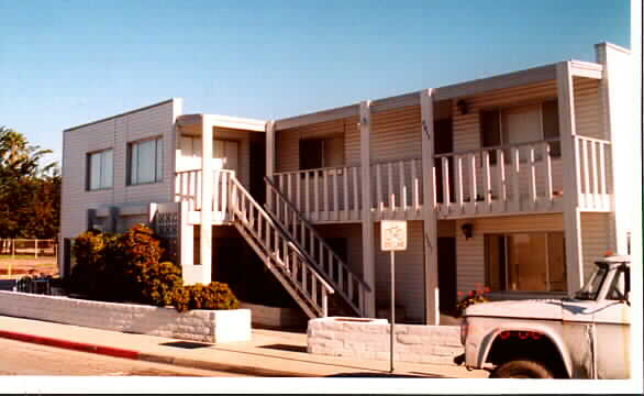 2005-2011 Pierpont Blvd in Ventura, CA - Foto de edificio - Building Photo