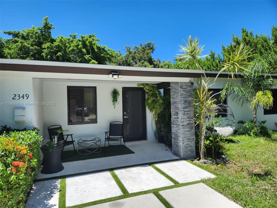 2349 NE 173rd St in North Miami Beach, FL - Building Photo