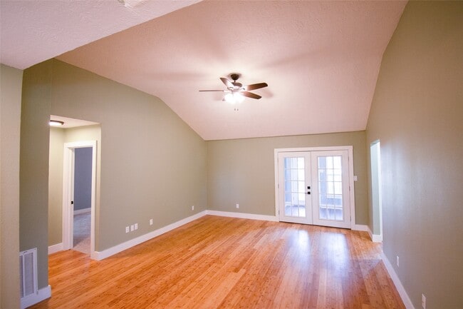 518 S Masonic St in Bellville, TX - Building Photo - Building Photo