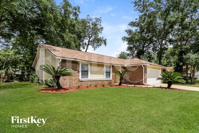 1645 Ponderosa Pine Dr E in Jacksonville, FL - Building Photo - Building Photo
